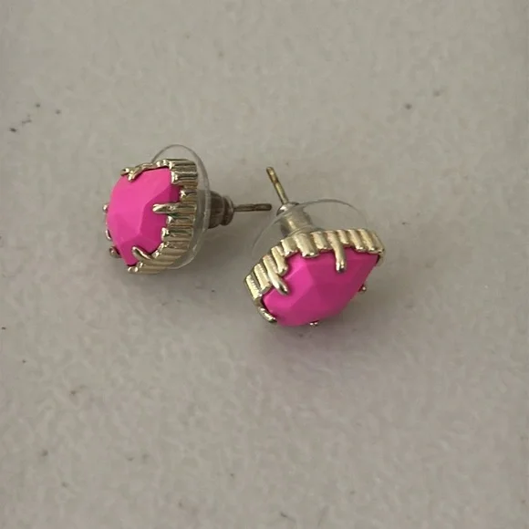 New Kendra Scott Tessa Gold Stud Earrings In Magenta - Picture 2 of 3
